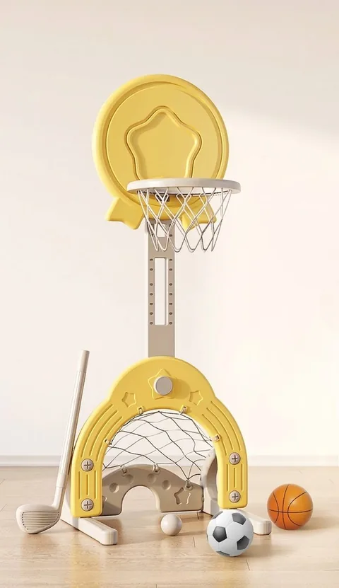Aro de básquet amarillo con portería de red, palo de golf y bolas de básquet, fútbol y golf