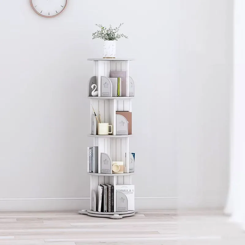 Librero giratorio blanco con repisas grises de cuatro niveles, con libros y una planta encima, junto a una pared clara