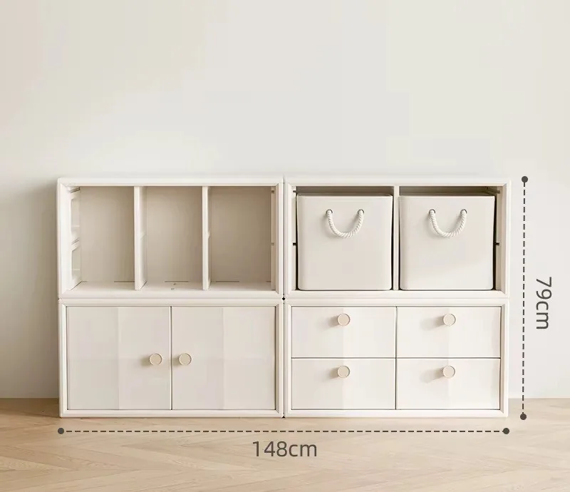 Mueble organizador blanco armado en dos columnas, con el ancho y el alto marcados