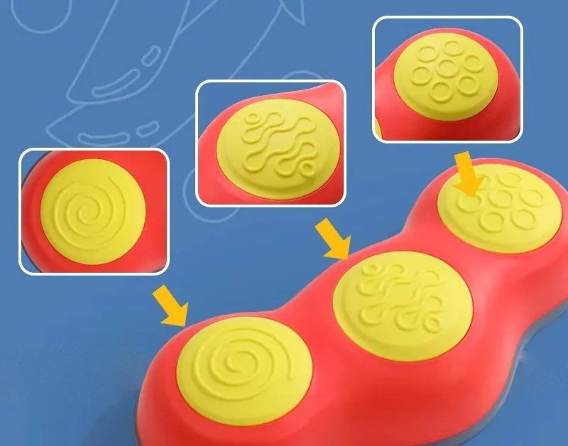 Acercamiento a los tres círculos con relieve de una piedrita roja: espiral, ondas y circulitos