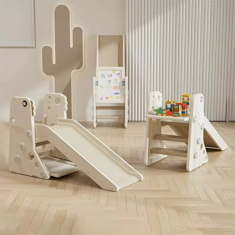 Tobogán dino blanco hueso en sus tres usos: tobogán, plegado con pizarra y mesa de bloques